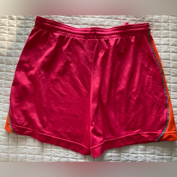 NIKE Dri Fit Short - Picture 2 of 3